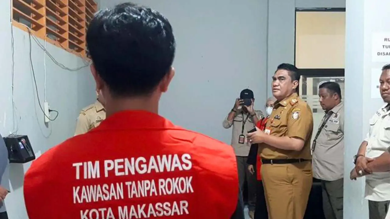 Tim Pengawas KTR Makassar Temukan Asbak dan Puntung Rokok Berserakan di Kantor 'Gadis'