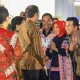 Gunakan Batik Sarita Khas Torut, Pj Gubernur Bahtiar Didampingi Ketua PKK Sofha Marwah Hadiri Peringatan Hari Batik Nasional
