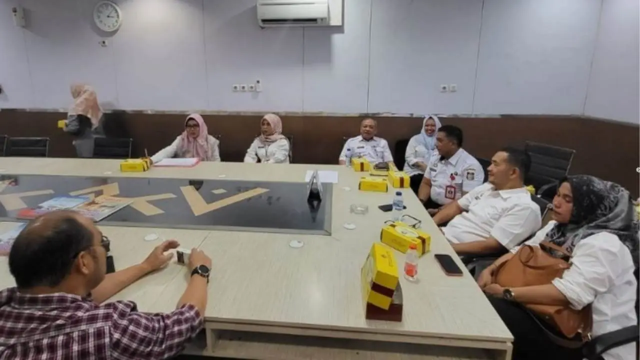 Kepala Dinas Pertanahan Kota Makassar Hadiri Rapat dengan DPRD
