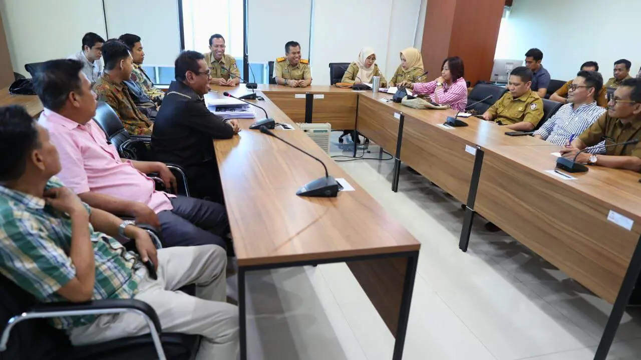 Kesbangpol Makassar Mediasi KSU Bina Duta dengan Perumda Pasar Makassar Raya