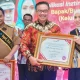 Pj Gubernur Bahtiar & Ketua PKK Sofha Marwah Dikukuhkan Jadi Bapak & Bunda Asuh Anak Stunting