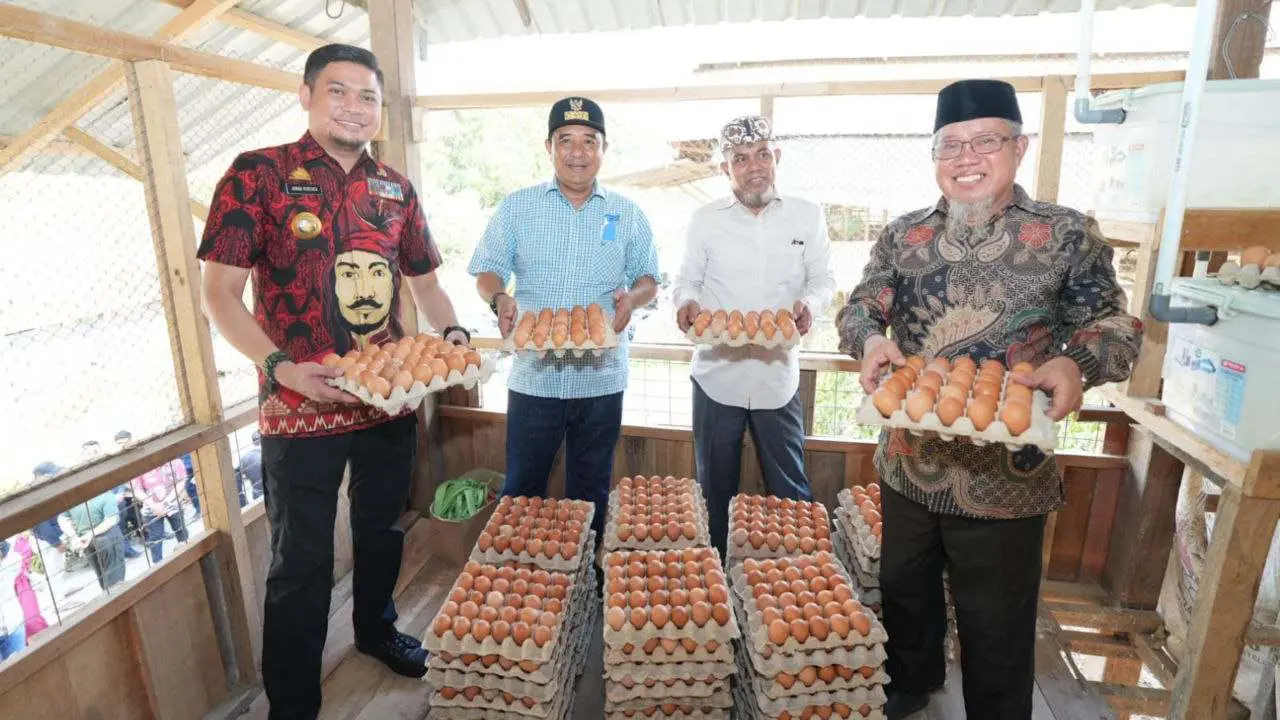 Di HUT Ke-354 Sulsel, Pj Gubernur Bahtiar Kunjungi Peternakan Ayam-Kambing di Gowa