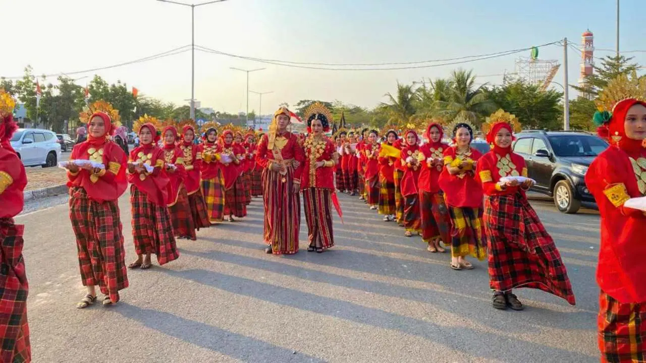 Usung Konsep Erang Bunting Ri Mangkasara Kontingen Makassar Tampil Memukau Dalam Kirab Budaya HUT Sulsel ke-354