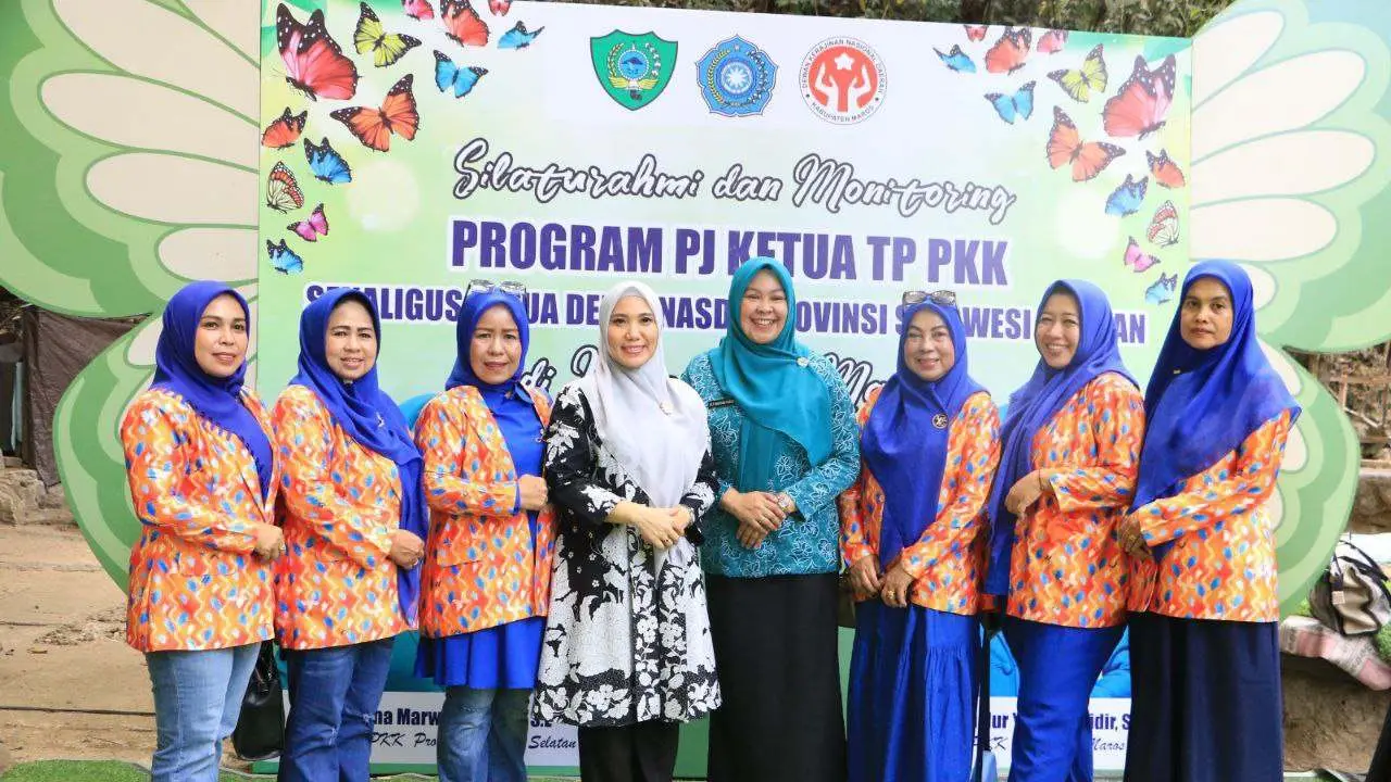 Percepat Penurunan Stunting, Pj Ketua PKK Sulsel Sofha Marwah Serahkan Bantuan Telur & Susu di Kab. Maros 3 Percepat Penurunan Stunting, Pj Ketua PKK Sulsel Sofha Marwah Serahkan Bantuan Telur & Susu di Kab. Maros