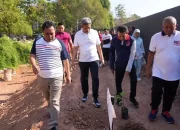 Usai Jalan Pagi, Pj Gubernur Bahtiar Tanam Pohon Rempah dan Obat di Halaman Kantor