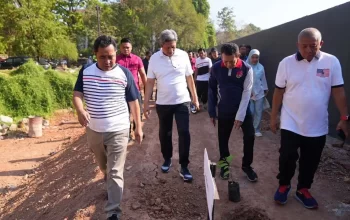 Usai Jalan Pagi, Pj Gubernur Bahtiar Tanam Pohon Rempah dan Obat di Halaman Kantor 4 Usai Jalan Pagi, Pj Gubernur Bahtiar Tanam Pohon Rempah dan Obat di Halaman Kantor