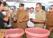 Tinjau Harga Kebutuhan Pokok di Pasar Daya, Pj Gubernur Bahtiar Pastikan Inflasi di Sulsel Terkendali