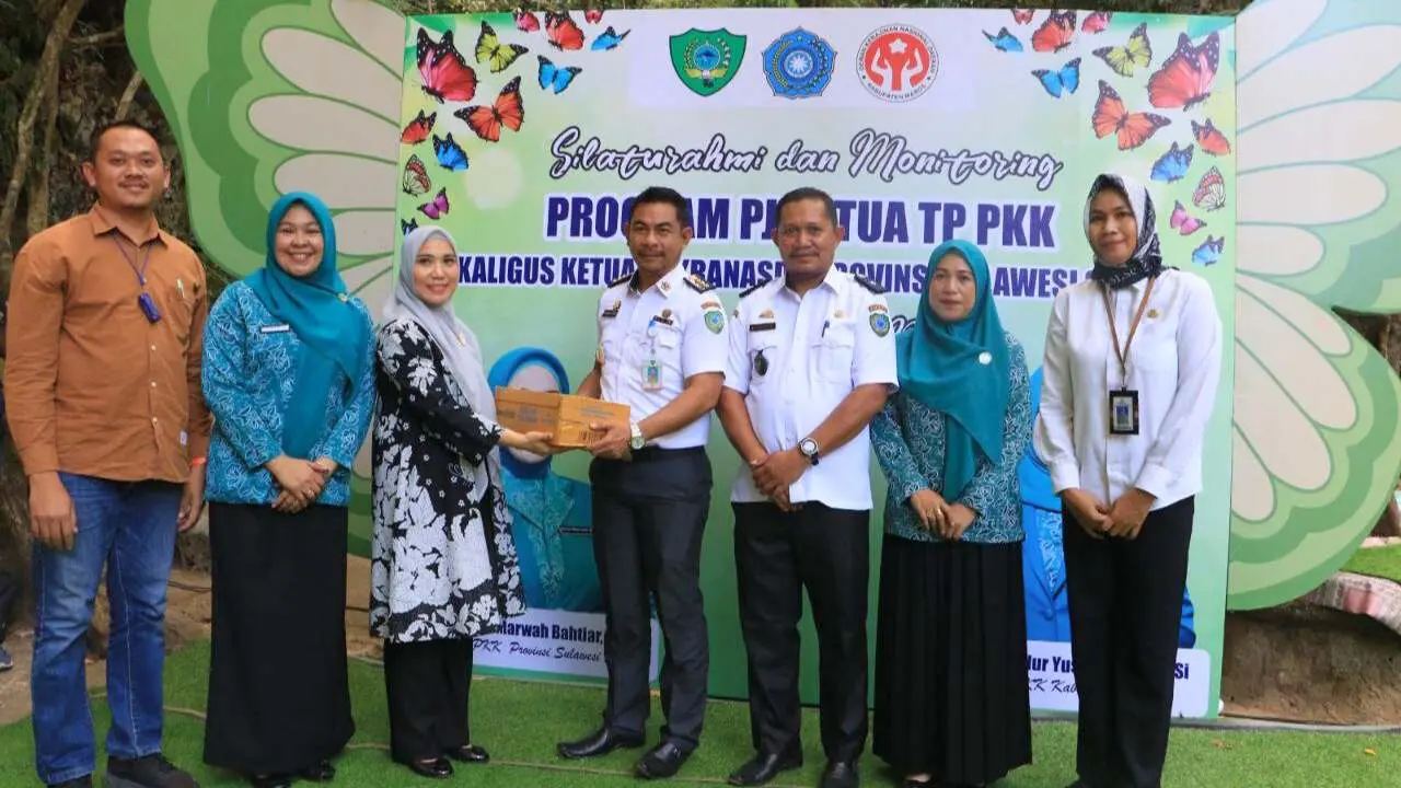 Pj Gubernur Bahtiar & Ketua PKK Sofha Marwah Dikukuhkan Jadi Bapak & Bunda Asuh Anak Stunting