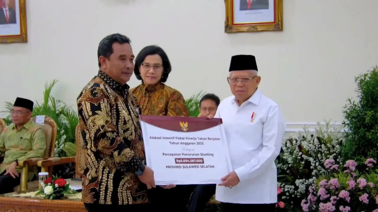 Wapres Serahkan Dana Insentif Fiskal ke Pj Gubernur Bahtiar