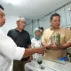 Didampingi Wakil Ketua DPRD Sulsel, Pj Gubernur Bahtiar Tinjau Pabrik Pengolahan Keripik Pisang Loka Sidenreng
