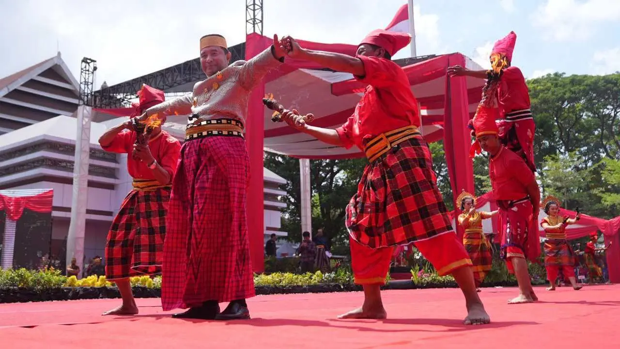 Hadiri HUT Gowa ke-703, Pj Gubernur Sulsel Puji Kemesraan Bupati - Wakil Bupati Gowa