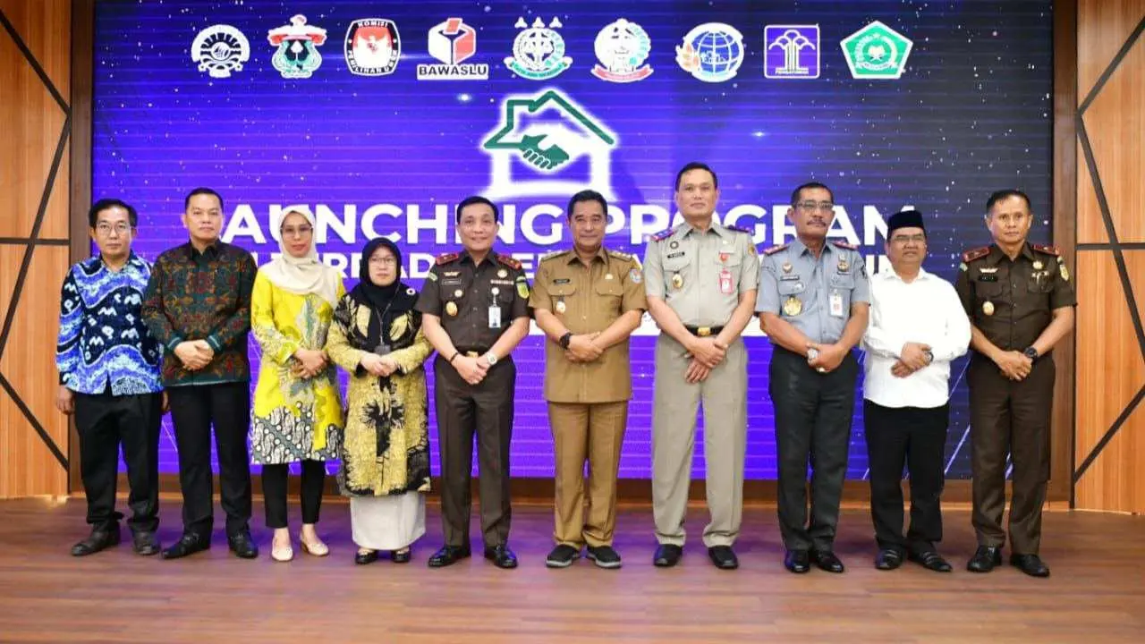 Pj Gubernur Bahtiar Tandatangani MoU Pembentukan Tim Terpadu Pelayanan Hukum Kejati Sulsel 3 Pj Gubernur Bahtiar Tandatangani MoU Pembentukan Tim Terpadu Pelayanan Hukum Kejati Sulsel