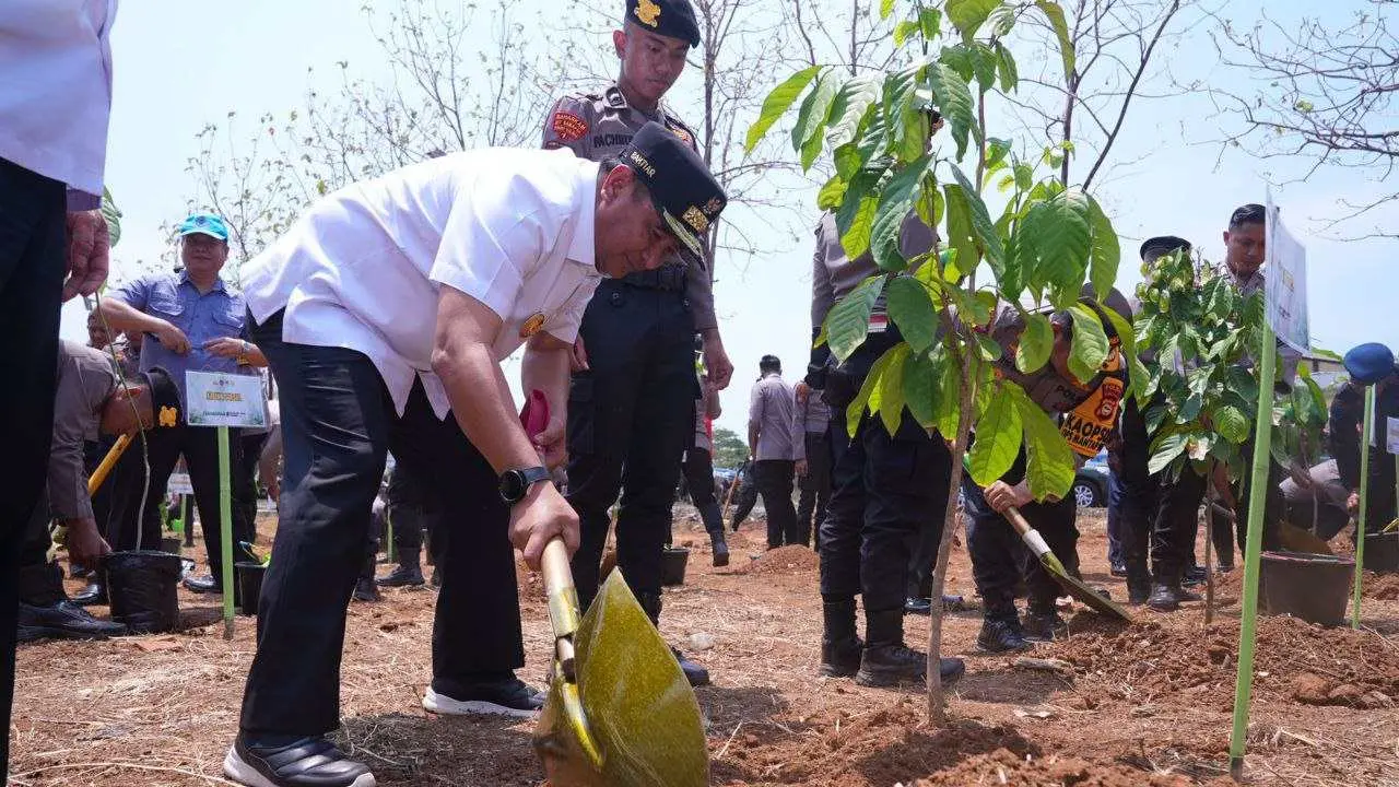 Penanaman 10 Juta Pohon, Menko PMK Muhadjir Effendy Terima Kasih ke Pj Gubernur Bahtiar