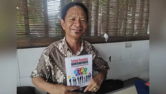 Putra Manggarai Dosen Universitas Sawerigading Dr Arda Terbitkan Buku Kedua Sosiologi Komunikasi Kontemporer