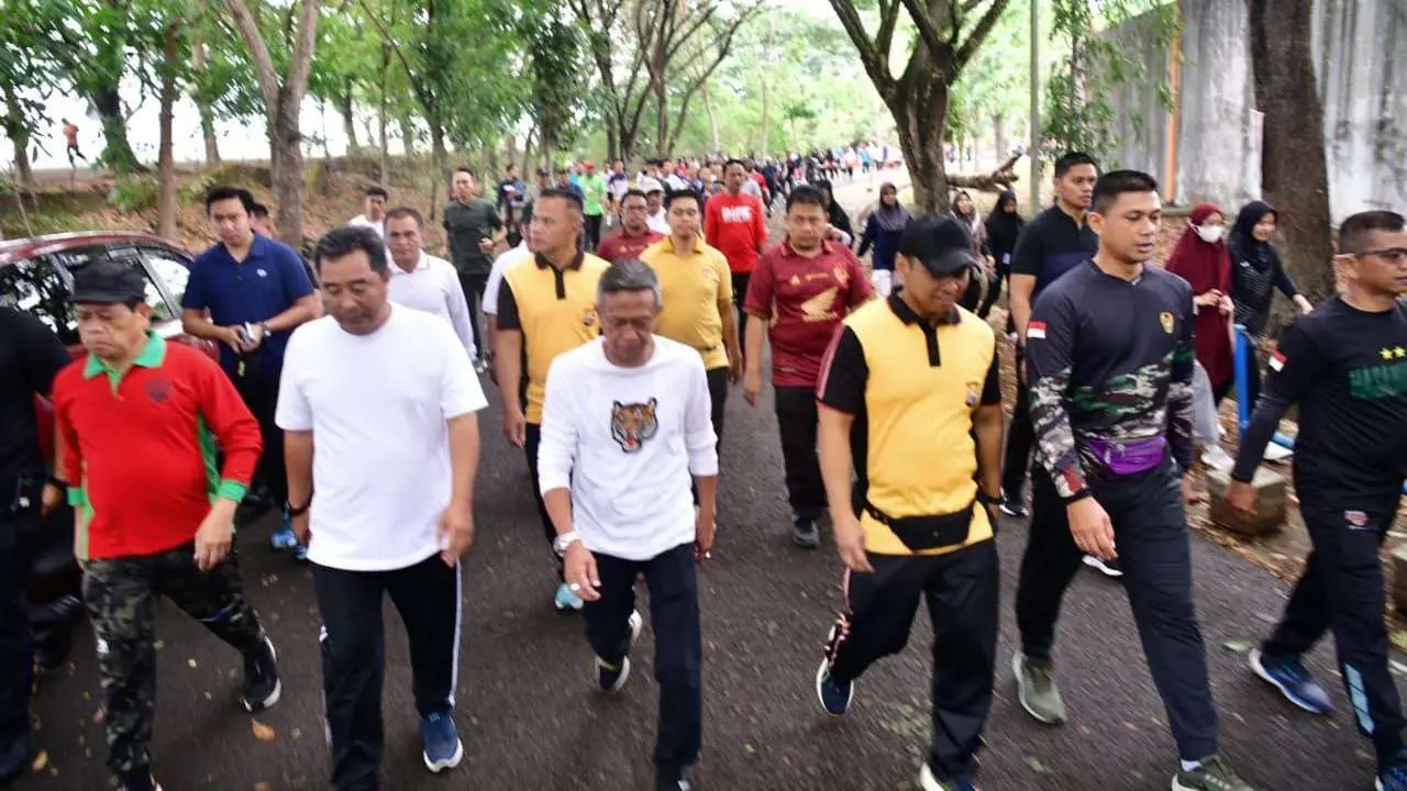 Olahraga Pagi di Stadion La Patau Bone, Pj Gubernur Apresiasi Program Korsa 2 Olahraga Pagi di Stadion La Patau Bone, Pj Gubernur Apresiasi Program Korsa