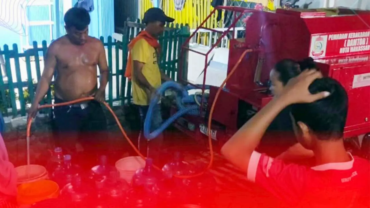 Camat Manggala Instruksikan Petugas Kecamatan Distribusi Air Bersih Pakai Damtor