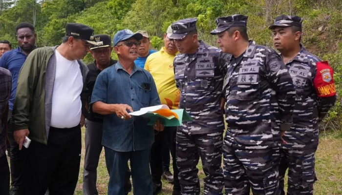 Pj Gubernur Bahtiar Tinjau Lahan Hibah Warga untuk Pembangunan Posal TNI AL di Bone