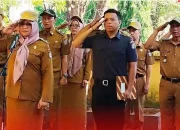 Lurah Bitowa Bertindak Sebagai Pembina dalam Upacara Bendera Lingkup Kecamatan Manggala