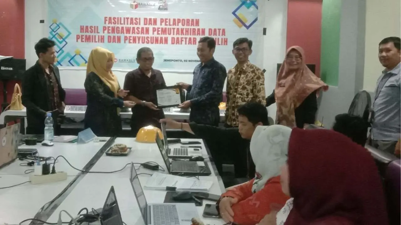 Bawaslu Jeneponto Gelar Fasilitasi Pelaporan Hasil Pengawasan Pemuktahiran Data Pemilih dan Penyusunan Daftar Pemilih 2 Bawaslu Jeneponto Gelar Fasilitasi Pelaporan Hasil Pengawasan Pemuktahiran Data Pemilih dan Penyusunan Daftar Pemilih