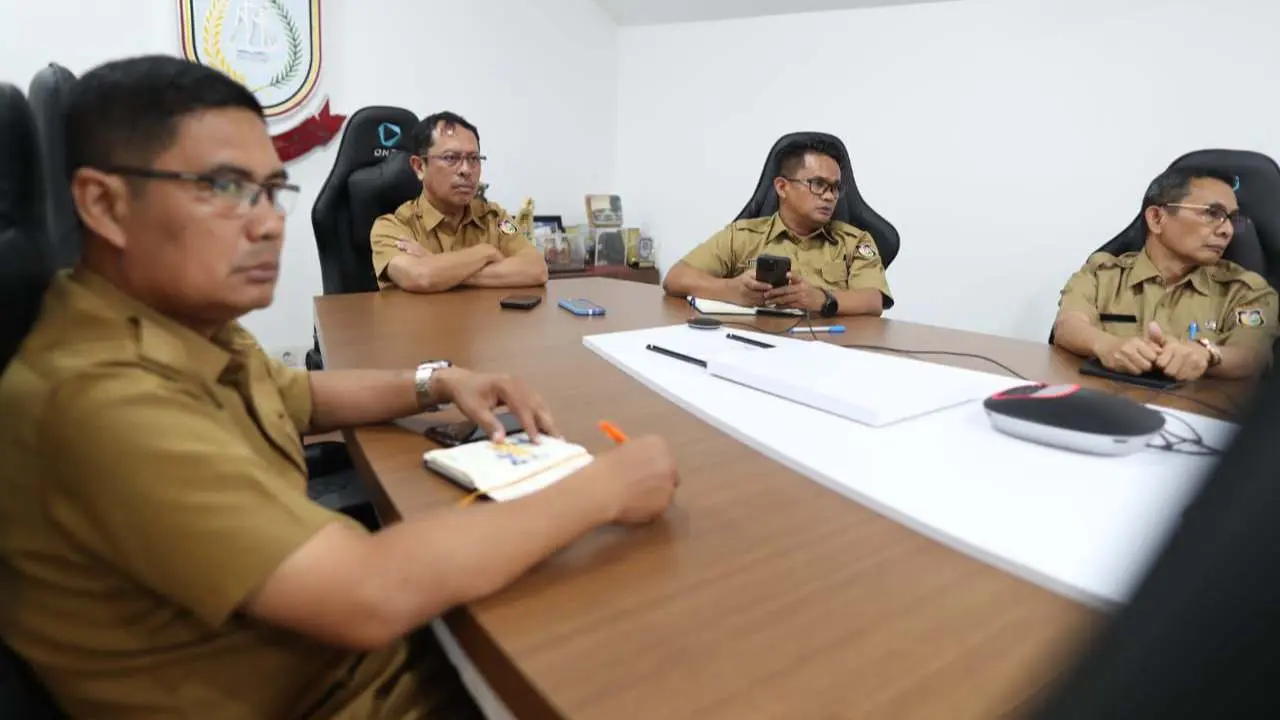 Sekda Makassar bersama Plt Kadis LH Hadiri Rakor Pengelolaan Sampah Stranas PK