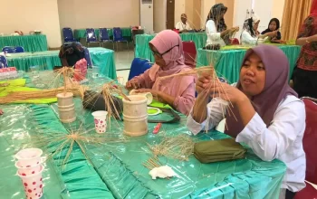 Dorong Kerajinan Berdaya Saing, Disperindag - Dekranasda Sulsel Lakukan Pendampingan Teknis Diversifikasi Kerajinan di Pangkep 5 Dorong Kerajinan Berdaya Saing, Disperindag - Dekranasda Sulsel Lakukan Pendampingan Teknis Diversifikasi Kerajinan di Pangkep