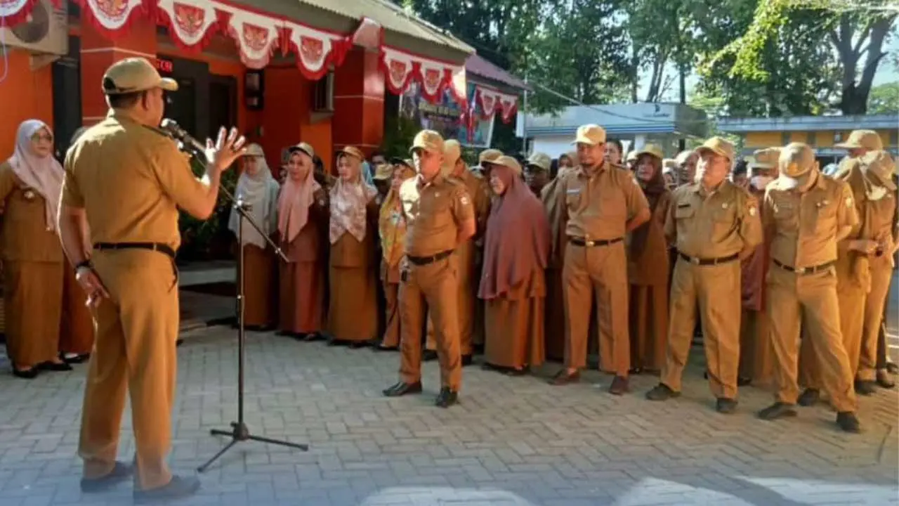 Pimpin Apel Pagi, Camat Manggala Minta Jajaran Stafnya Aktif Sosialisaikan Program Pemkot