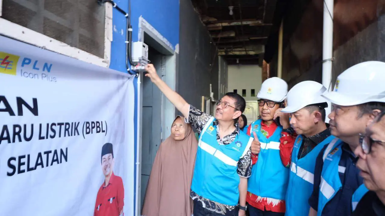 175 Warga Prasejahtera di Makassar Dapat Sambungan Listrik PLN Gratis 2 175 Warga Prasejahtera di Makassar Dapat Sambungan Listrik PLN Gratis