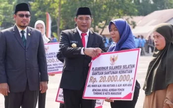 Hari Pahlawan Nasional, Pj Gubernur-Pangdam Hasanuddin Serahkan Bantuan untuk Korban Bencana Sosial