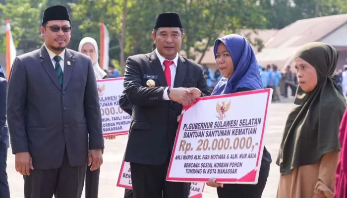 Hari Pahlawan Nasional, Pj Gubernur-Pangdam Hasanuddin Serahkan Bantuan untuk Korban Bencana Sosial