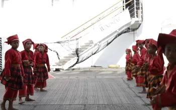 Kapal Pesiar Star Breeze Berlabuh di Kota Makassar 5 Kapal Pesiar Star Breeze Berlabuh di Kota Makassar