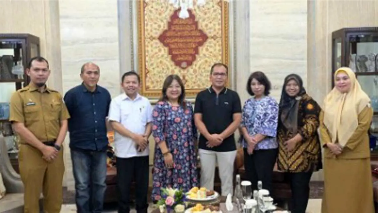 Kabid Sosbud Wakili Kepala Bappeda Dampingi Wali Kota Makassar terima Pimpinan WHO Asia Tenggara