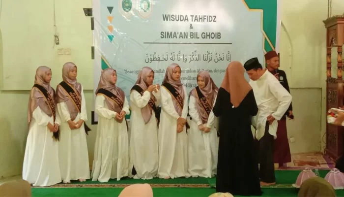Berprestasi, 6 Siswi MAN Jeneponto Ikuti Wisuda Tahfidz dan Sima’an Ghoib, Begini Pesan Kamad