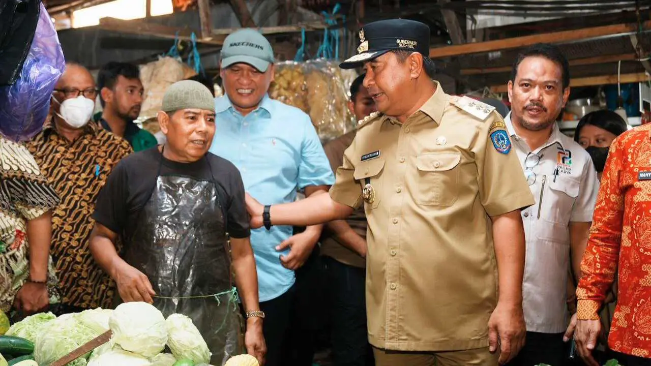 Jelang Nataru, Pj Gubernur Sulsel dan Karo Ekbang Pantau Operasi Pasar di Toddopuli