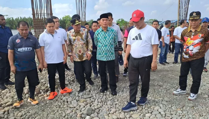 Menko Muhadjir Tinjau Pembangunan Masjid Hj Andi Nurhadi Milik Mentan Amran