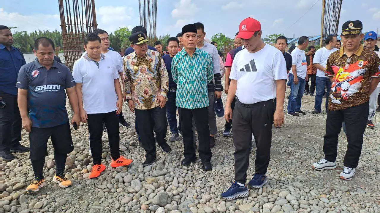 Menko Muhadjir Tinjau Pembangunan Masjid Hj Andi Nurhadi Milik Mentan Amran
