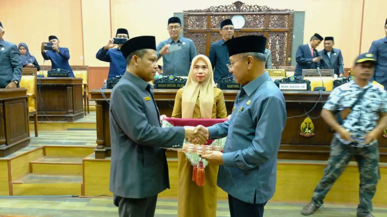 Hadiri Paripurna DPRD, Bupati Jeneponto Pamitan ke Anggota Dewan