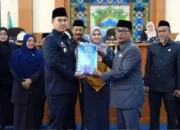 Bupati Pangkep Serahkan 2 Ranperda dalam Paripurna DPRD