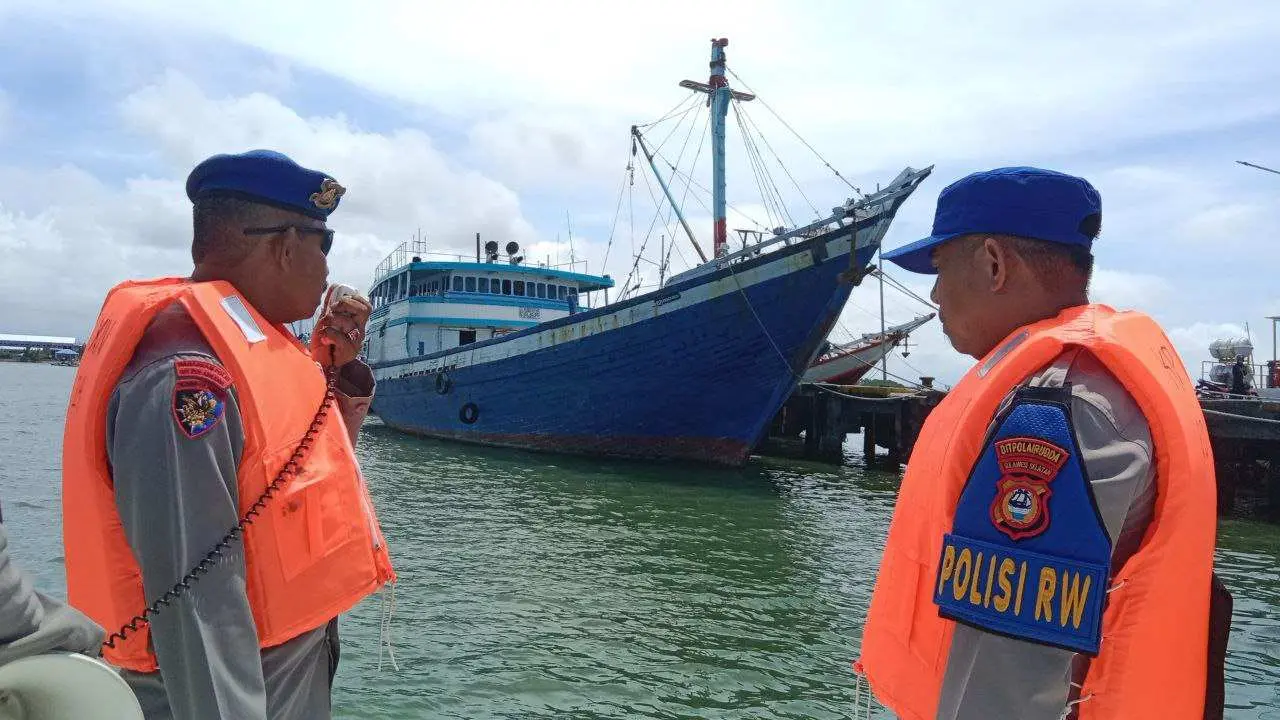 Polairud Polres Pangkep Gencarkan Sosialisasi Keselamatan Melaut Para Nelayan 