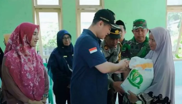 Bupati Bersama Ketua TP PKK Pangkep Kunjungi Pulau Mattiro Labangeng