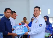 Bupati Pangkep Kembali Serahkan Alsintan, Bibit dan Benih Sayuran