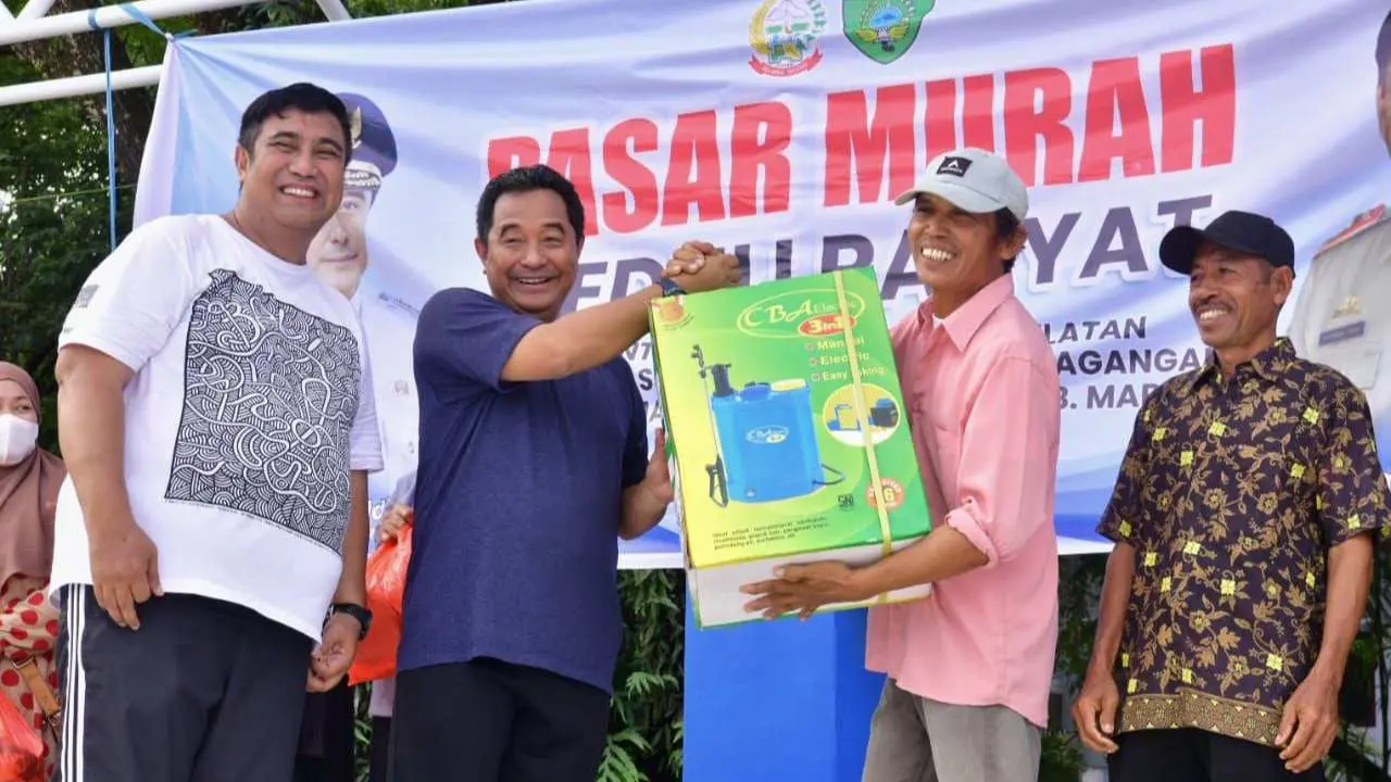 Pemprov Sulsel Gelar Pasar Murah di Alun-alun Bank Sulselbar Maros