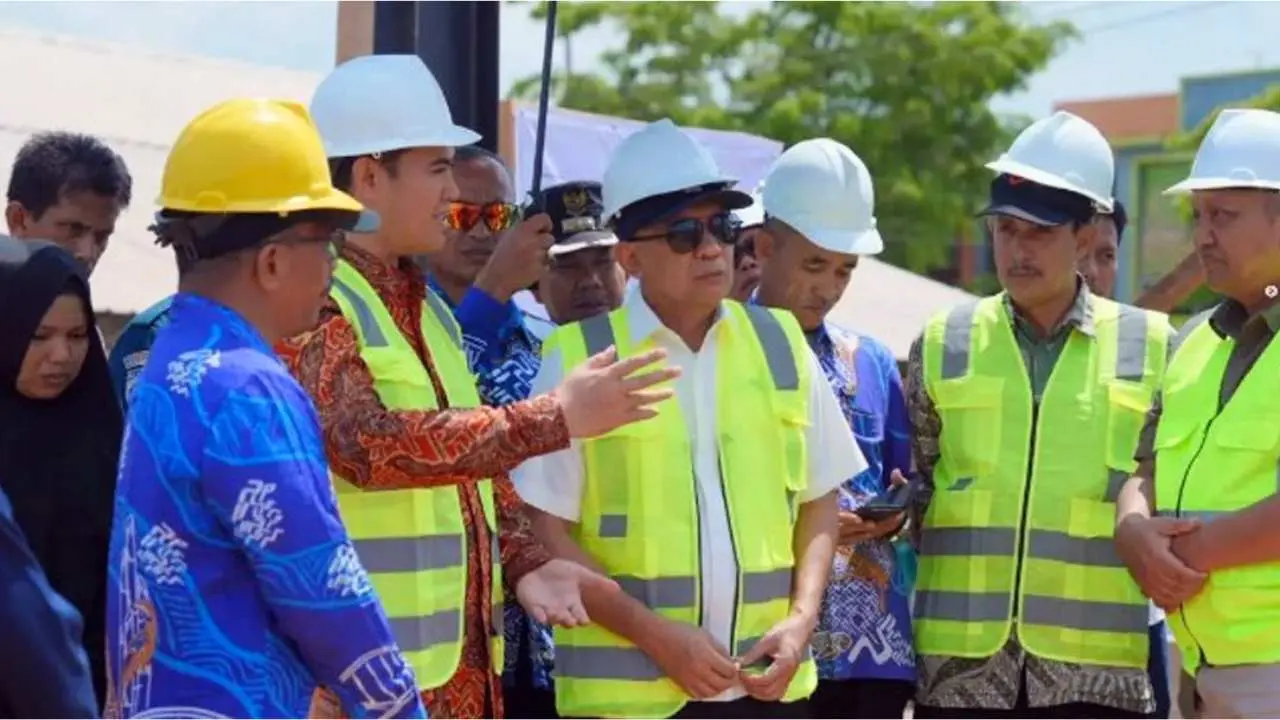 Menkop UKM, Teten Masduki Kunjungi Pembangunan RPB Garam di Maccini Baji