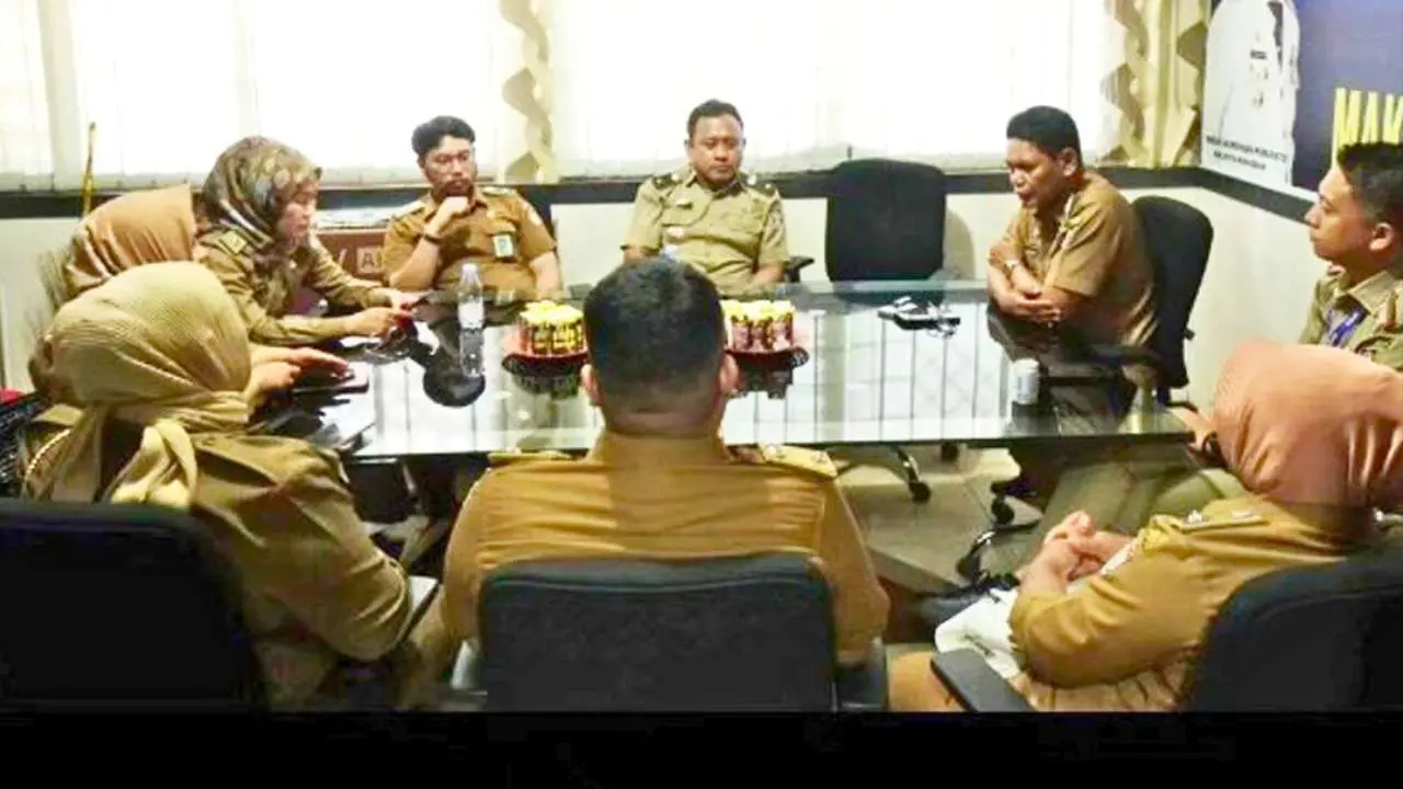 Camat Ujung Tanah Kumpulkan Lurah Bahas Persiapan HUT Kota Makassar ke-416 Tahun 2 Camat Ujung Tanah Kumpulkan Lurah Bahas Persiapan HUT Kota Makassar ke-416 Tahun