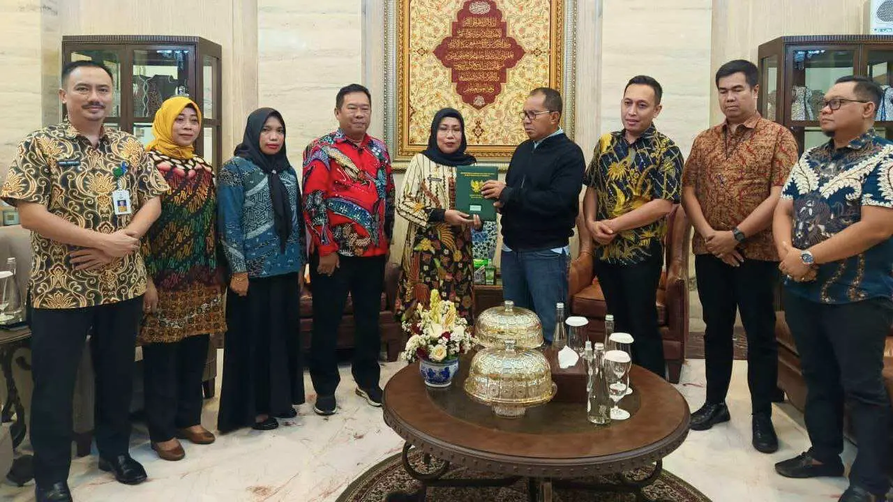 Danny Pomanto Resmi Terima Sertifikat HPL Karebosi Setelah 44 Tahun