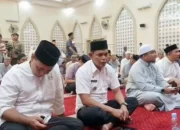 Camat dan Sekcam Ujung Tanah Beserta Jajaran Ikuti Tabligh Akbar