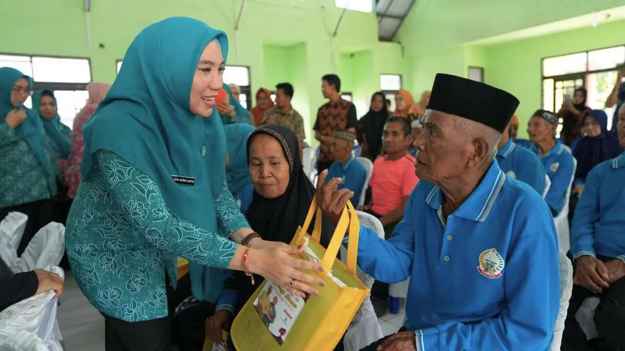 Bakti Sosial ke Panti Jompo di Parepare, Para Lansia Menangis Haru Dikunjungi Sofha Marwah Bahtiar