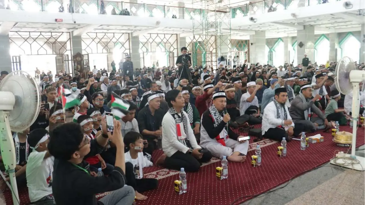 Ribuan Peserta Munajat Bela Palestina di Makassar Serukan Boikot Produk Israel dan Ikut Gerakan Julid Fisabilillah