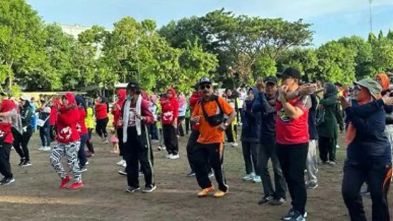 Peringatan HGN ke-78, Camat Rapocini Gelar Senam Baik untuk Semua