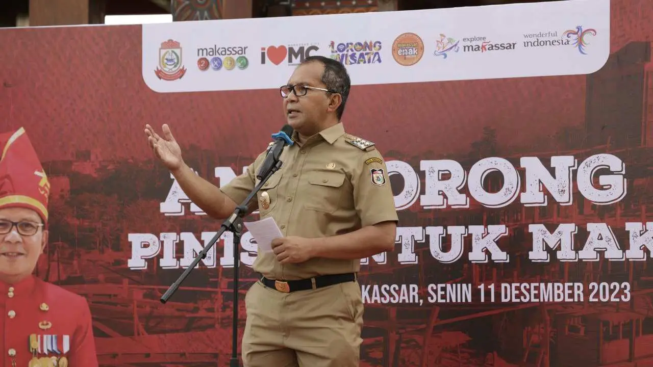 Prosesi Annyorong Lopi Tandai Peresmian Dua Kapal Pinisi Pemkot Makassar