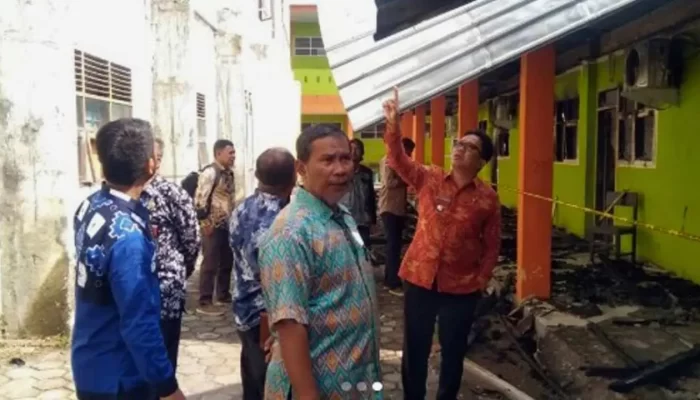 Camat Rappocini Mendatangi Lokasi Kebakaran di MAN 1 Makassar